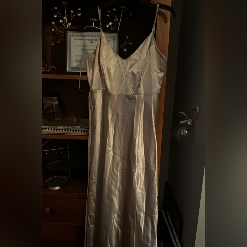Dress for sale. Only been worn once. Size medium.